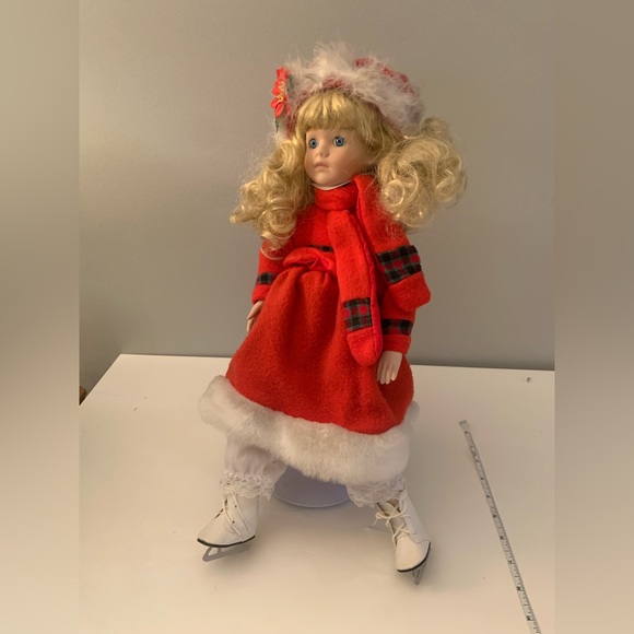 Beautiful Christmas Ceramic Victorian Skater Doll. - Picture 3 of 9